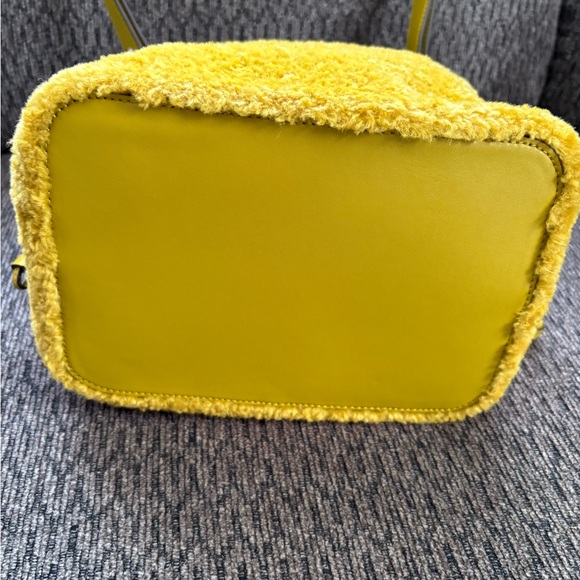 ♠️NWT Kate Spade New York Marti Faux Fur Small Bucket Bag Citron Sapphire - Picture 9 of 16